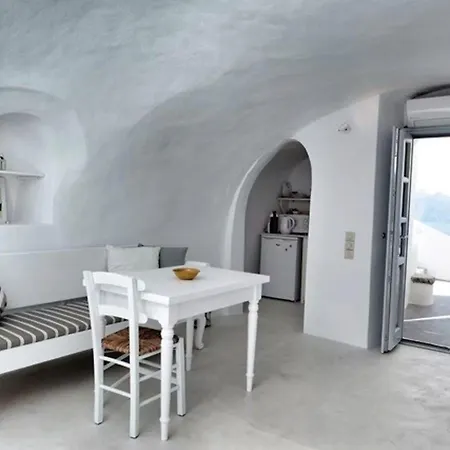 Felicitous Santorini Caldera Views Outdoor Hot Tub Sleeps 3 *