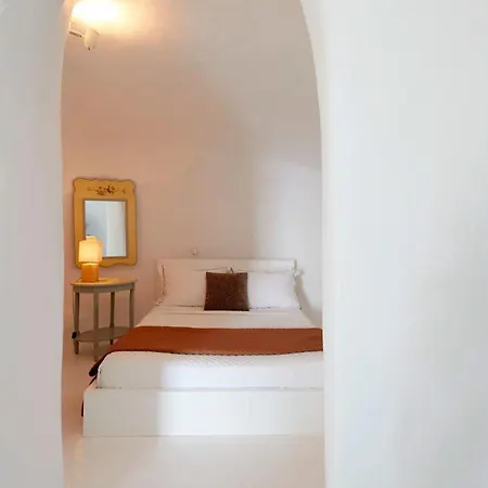 Felicitous Santorini Caldera Views Outdoor Hot Tub Sleeps 3 *
