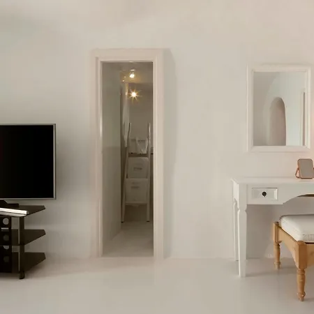 Villa Felicitous Santorini Caldera Views Outdoor Hot Tub Sleeps 3 *