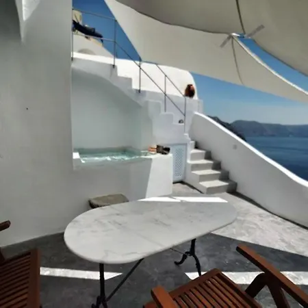 Felicitous Santorini Caldera Views Outdoor Hot Tub Sleeps 3 * Oia