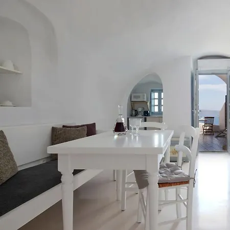Felicitous Santorini Caldera Views Outdoor Hot Tub Sleeps 3 Villa Oia
